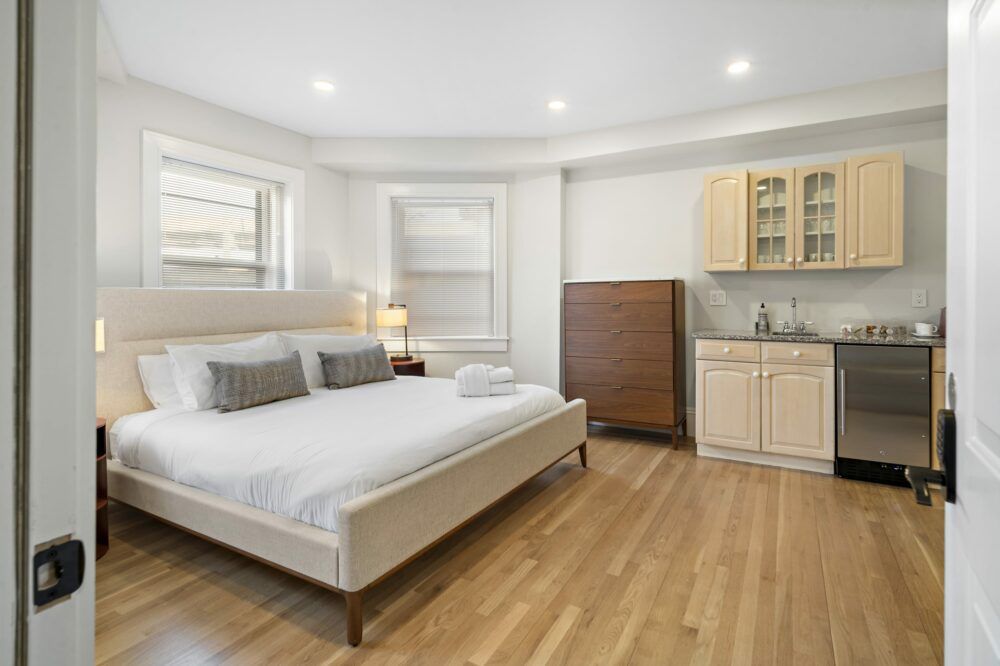 Charlesgate Suites: Perfect Lower Level Suite Main Image